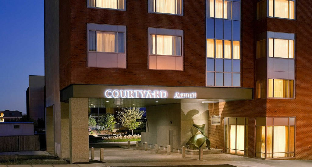 Hotel Courtyard Burlington Harbor Exterior foto